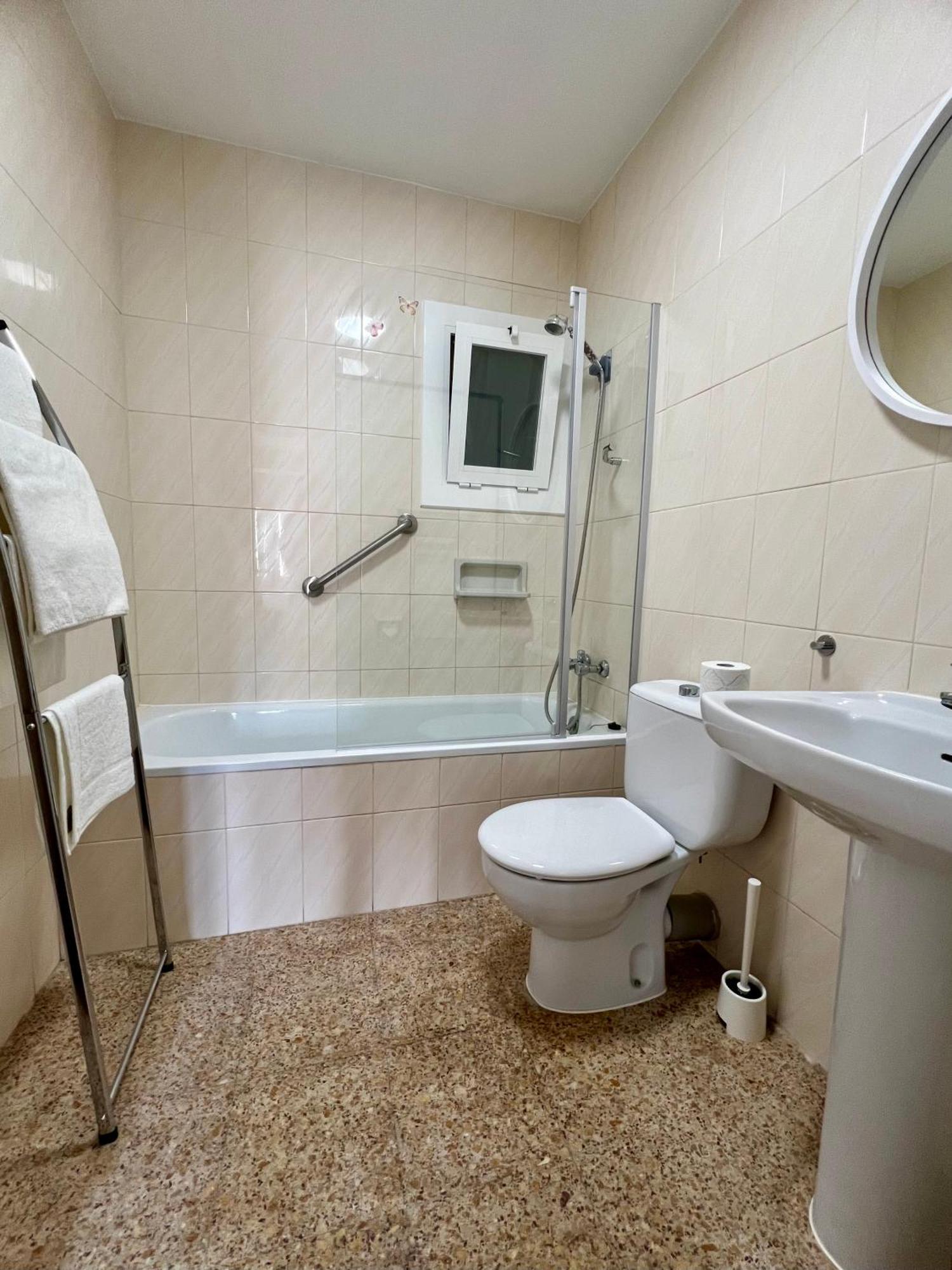 Escondite Central Con Terraza Compartida En La Azotea Rosas Habitación foto